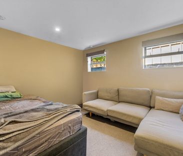 Cosy two-bedroom unit in great Avondale Heights location - Photo 4