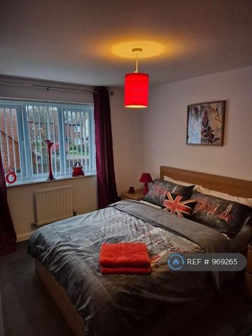 1 bedroom in a house share to rent - Photo 2