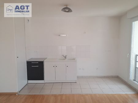 Location Appartement 3 pièces 67m² BEAUVAIS 60000 - Photo 2