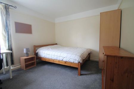 3 bedroom apartment to rent - Photo 2