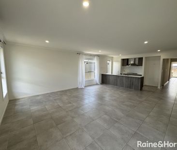 12 Tree Top Avenue, Munno Para West, SA 5115 - Photo 4