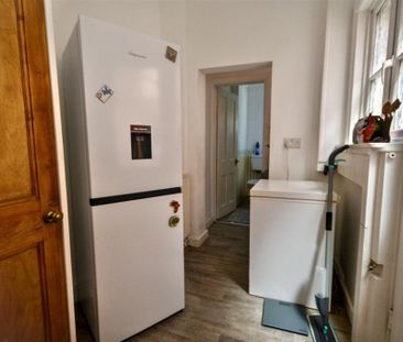4 bedroom semi-detached house to rent - Photo 1