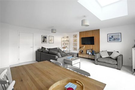 4 bedroom semi-detached house to rent - Photo 5