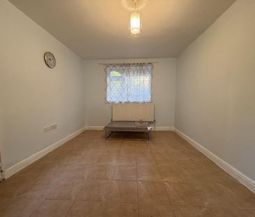 3 bedroom ground floor flat to rent - Photo 4