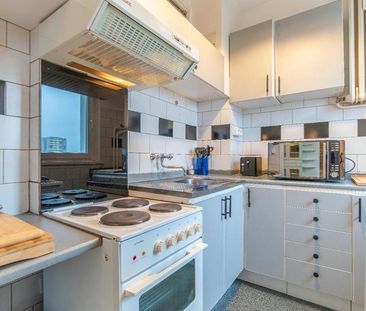 Top-Floor Studio with Balcony & River View - Photo 6