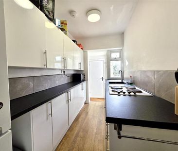 4 bedroom terraced house to rent - Photo 3