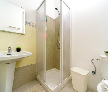 Single room in Fernández de los Ríos - Photo 1