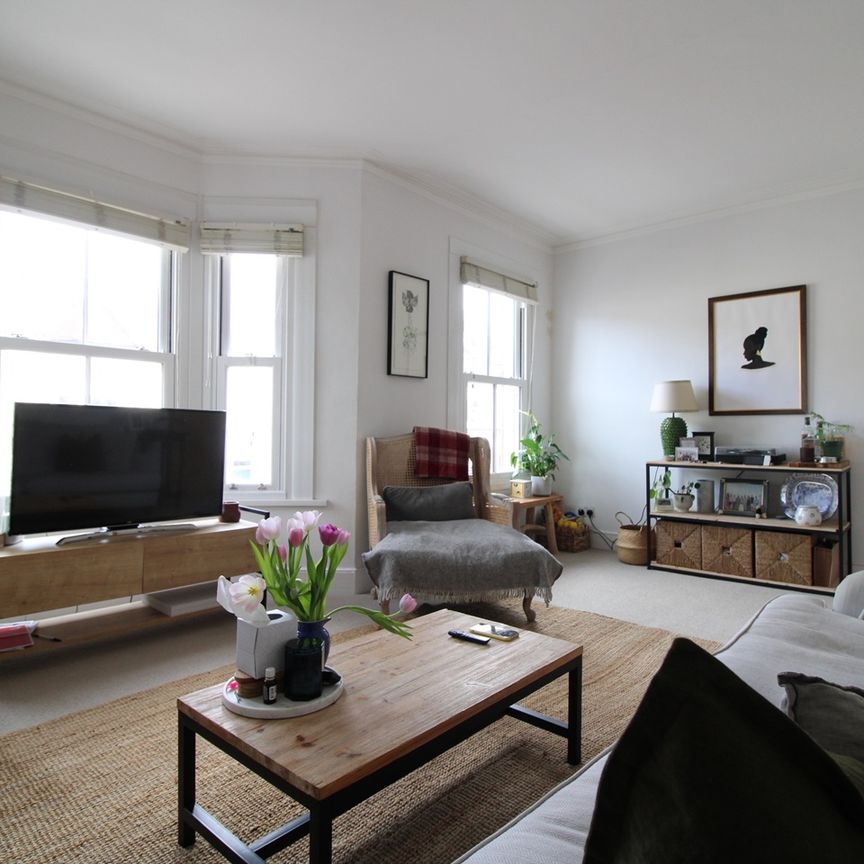 4 Bed Flat, Hoyle Road, SW17 - Photo 1