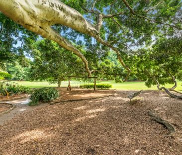 Light drenched and spacious with an unbeatable setting - Photo 5