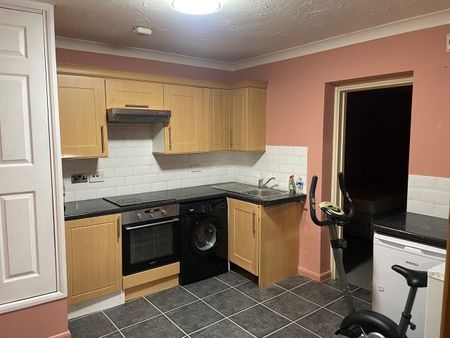 1 Bed Semi-Detached House, Southampton, SO19 - Photo 5
