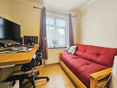 Brightside Avenue, Staines-upon-Thames, Surrey, TW18 1NG - Photo 5