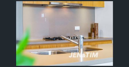 LEVEL 19 | IMMACULATE HOME WITH SPECTACULAR WATER VIEWS - Photo 3