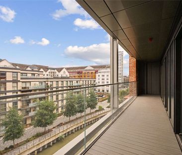 A sensational 3-bedroom apartment in the Powerhouse, Chelsea Waterfront, with its extraordinary vista of the Thames. - Photo 1