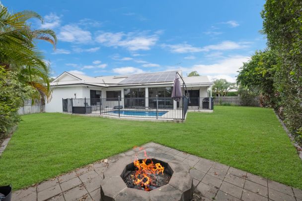 Quiet Cul-de-Sac Living with Room for Everyone - Photo 1