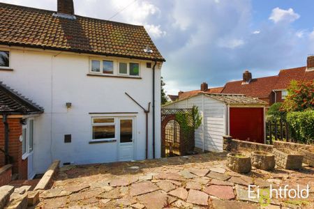 4 bedroom end of terrace house to rent - Photo 4