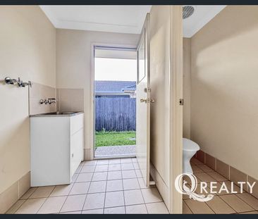 🏡Lovely Family Home In Prime Location! - Photo 5