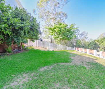 STUNNING HOME WITH ENTERTAINER'S DECK! - Photo 3