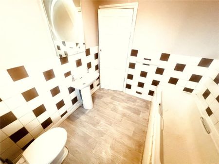 2 Bed Terraced House, East Park Mount, LS9 - Photo 4