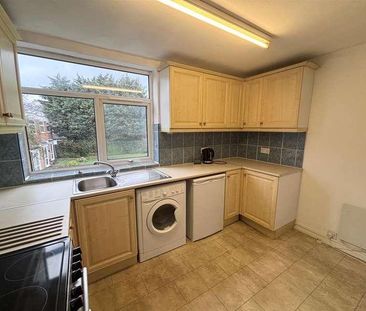 Green Court, Hall Green, B28 - Photo 4