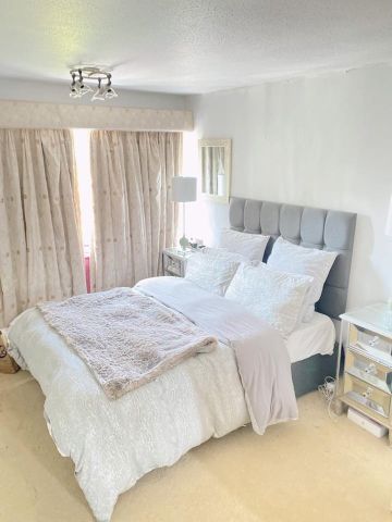 4 Bed End Terrace, Cyprus Road, N3 - Photo 2