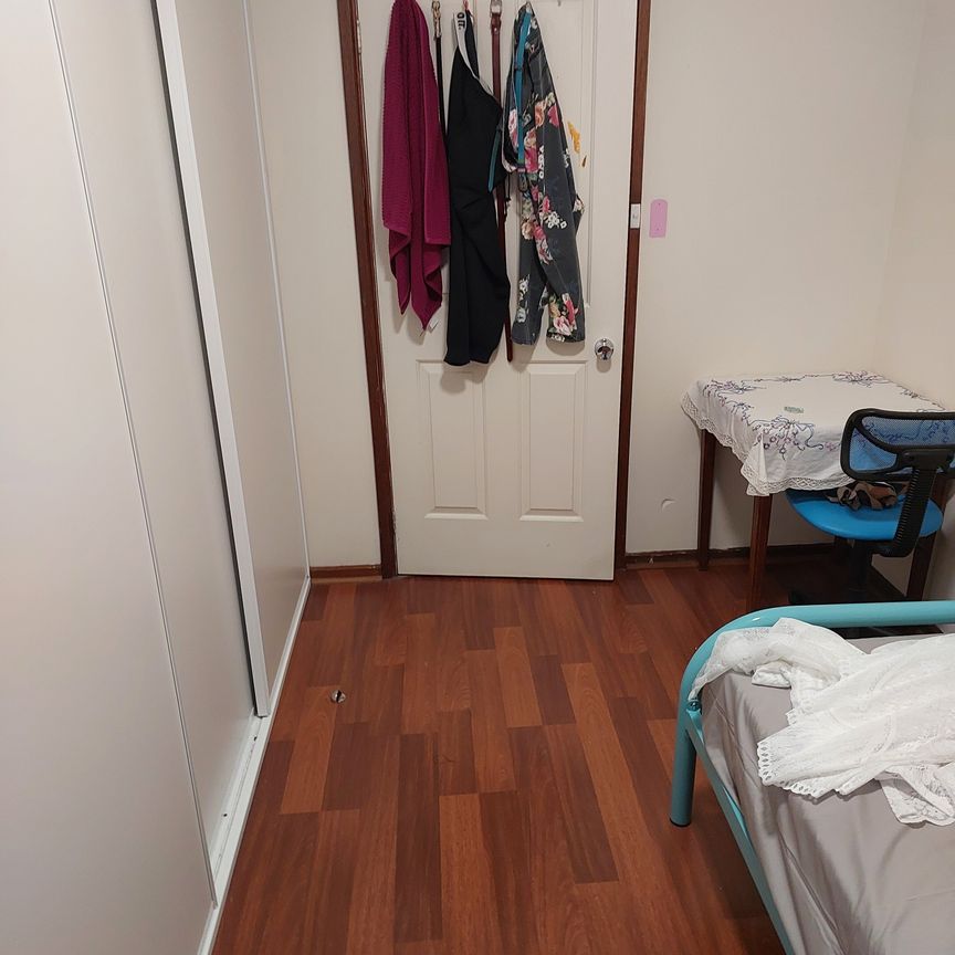 Hackham West - Photo 1