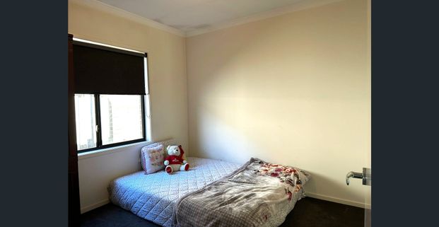 Effortless Style and Everyday Convenience in Cranbourne East!! - Photo 1