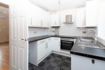 2 bedroom terraced house to rent - Photo 4