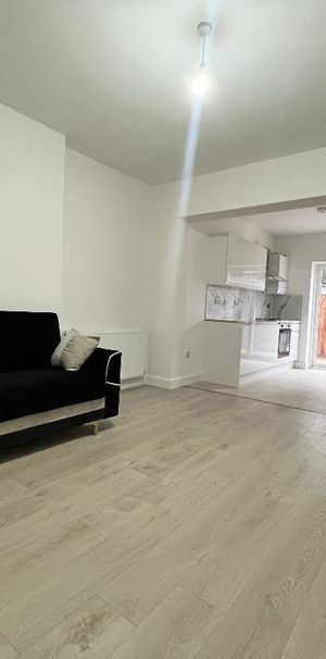 Old Oak Road, East Acton, London, W3 7HE - Photo 1