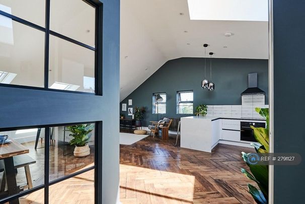 3 bedroom flat to rent - Photo 1