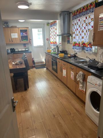 4 Bed Semi-Detached House, Thornford Road, SE13 - Photo 3