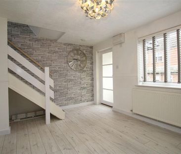 2 bedroom terraced house to rent - Photo 3