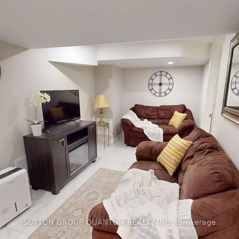 507 UPPER JAMES STREET - Photo 1