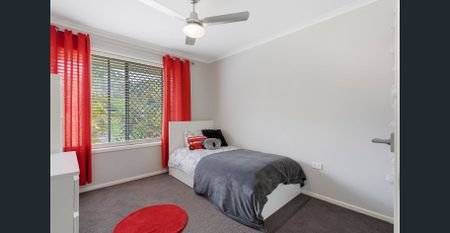 GREAT FAMILY HOME WITH SPARKLING SWIMMING POOL - Photo 4