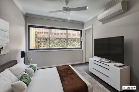 Modern 3 Bedroom Townhouse + Ducted Air Con! - Photo 4