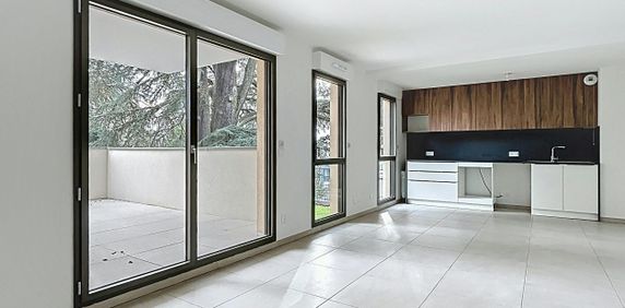 Tassin : Sublime T3 neuf avec cuisine aménagée, terrasse de 24m² et garage - Photo 2