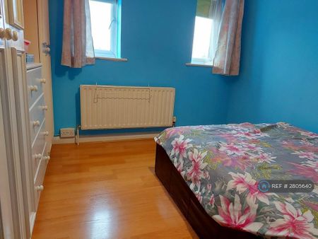 3 bedroom terraced house to rent - Photo 2