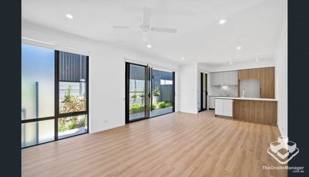 NEW TOWNHOUSE IN MANLY WEST - Photo 2