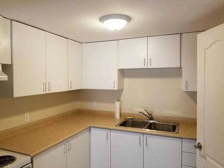 For Lease - 323 Towercrest Drive Unit# Basement, Newmarket, Ontario - Photo 3