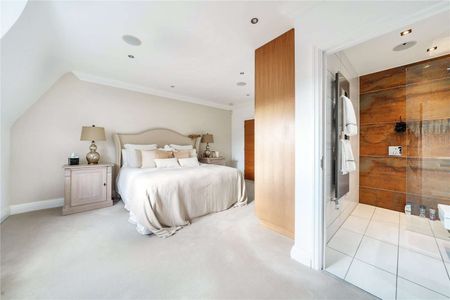 A stunning contemporary apartment in a converted Grade II listed building - Photo 3