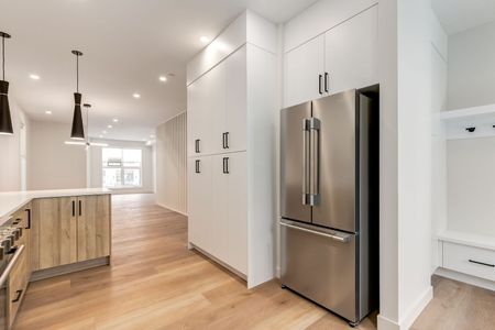 3 Bed Townhouse In Highland Park | Garage | Private Fenced Yard, Premium Location - Photo 3