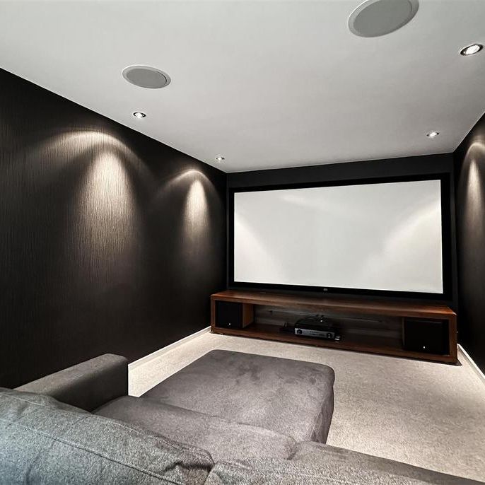 5 bedroom detached house to rent - Photo 1