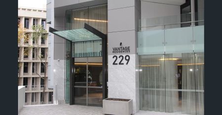 Prestigious and architecturally designed - Photo 5