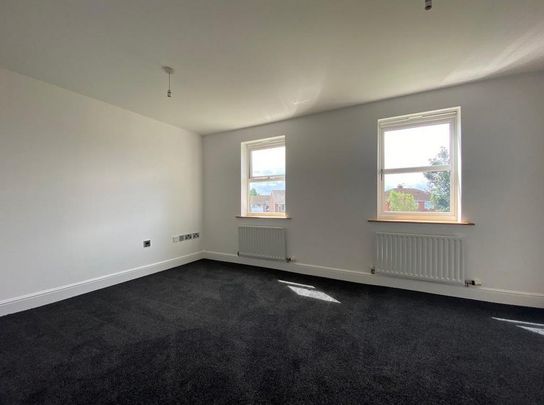 4 bedroom semi-detached house to rent - Photo 1