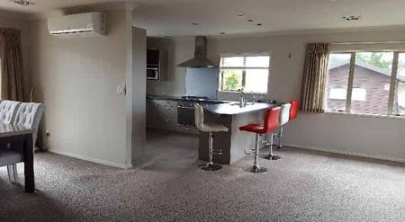 Well looked after4 bedrooms house - Photo 2