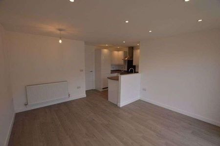 Ringway Road, Park Street, St. Albans, Hertfordshire, AL2 - Photo 2