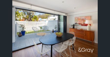 Spacious with dual outdoor living in prime Milton location - Photo 4