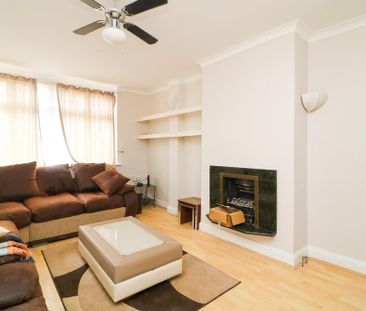 4 bedroom semi-detached house to rent - Photo 4