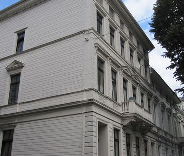 Charmante Altbauwohnung im historischen Gebäude! Gemeinschaftsgarten! - Photo 2