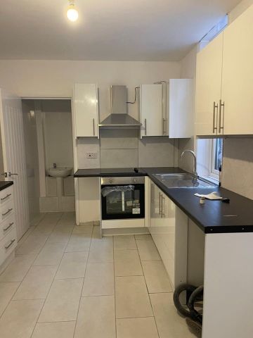 4 Bed Terraced House, Owlerton Green, S6 - Photo 2