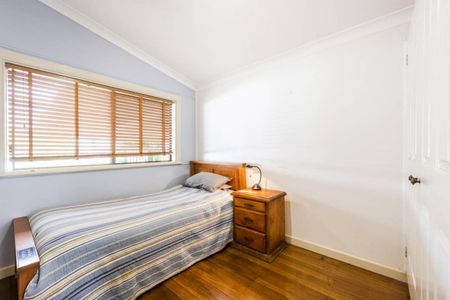 DUAL LIVING - 4 BEDROOM HOME PLUS GRANNY FLAT - Photo 5